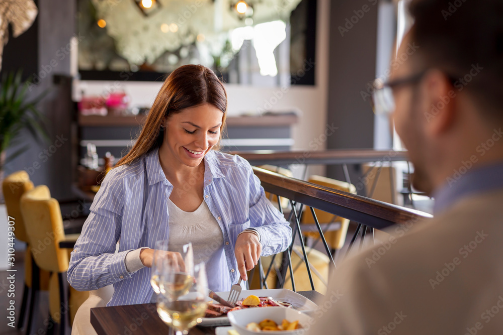 Wall mural couple eating lunch in restaurant