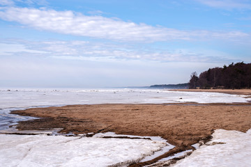 winter day on the Baltic sea with a haze on the horizon