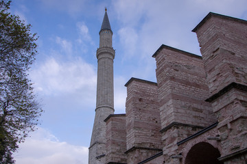 Fototapeta na wymiar View of the Blue Mosque Sultanahmet Camii in Istanbul, Turkey