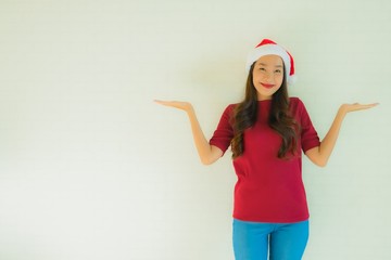 Portrait beautiful young asian women wearing santa hat for celebration in christmas