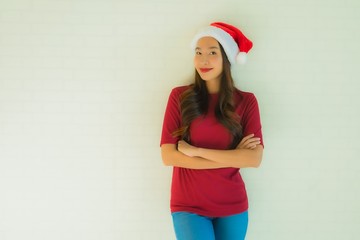 Portrait beautiful young asian women wearing santa hat for celebration in christmas