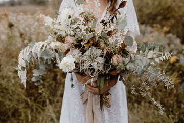 bride holding flower bouquet - 310462116