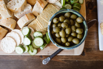 olives and cheese snacks - 310463546