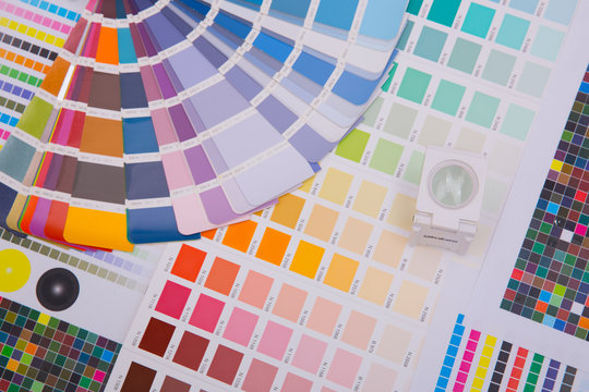 Press color management. Cmyk stripe loupe and color palettes. Commercial printing. Choose a color.