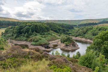 Obraz premium Ramsden Reservoir near Holmfirth during the summer
