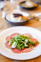 prato com salada