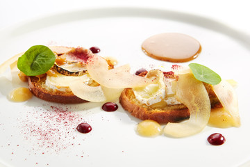 Round Brioche Toast with Camembert Cheese and Pear Slices