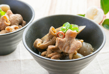 豚モツの味噌煮