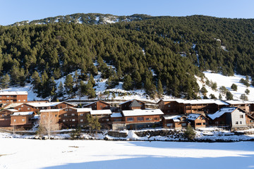 Paisajes y montañas nevadas en Andorra