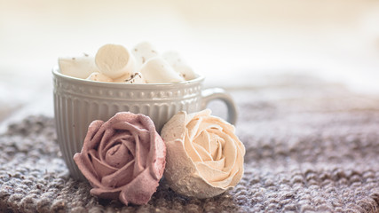 Obraz na płótnie Canvas White marshmallows in a gray beautiful cup. romantic concept. A sweet Valentine's Day gift.
