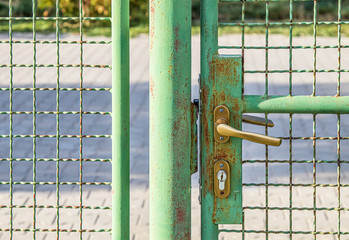 Metal fence mesh with lock