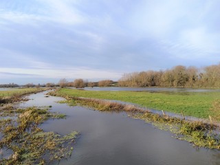 Rive Thame at Eythrope on a sunny winter day
