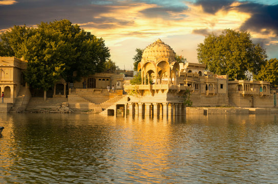 Pakistan Sagar R รูปภาพSagar – เลือกดูภาพถ่ายสต็อก เวกเตอร์ และวิดีโอ2,291 | Adobe Stock