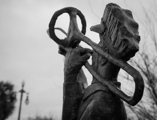 statue of a trumpet player in New Orleans