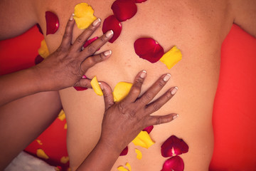 Obraz na płótnie Canvas A brunette woman gives a relaxing massage to a Caucasian man
