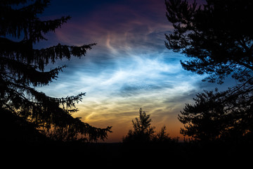 Leuchtende Nachtwolken (Noctilucent clouds)