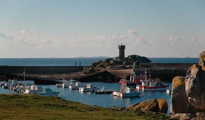 le port de Tr&eacute;vignon