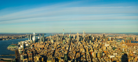 Obraz na płótnie Canvas Elevated panorama view of the skyline of Manhattan in New York City looking to the North.