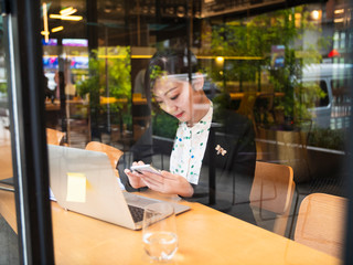 confidence Chinese businesswomanworking in the cafe