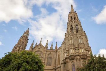 Fototapeta na wymiar Cathedral of San Juan Bautista in Arucas, Gran Canaria, Spain.