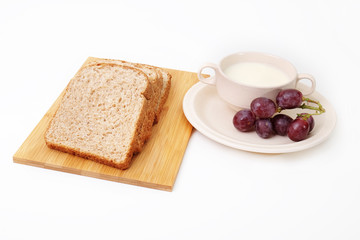 Whole grain bread and grapes serve with milk..