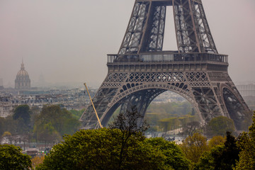 LA TOUR EIFFEL