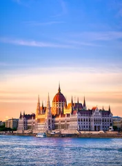 Fototapete The Hungarian Parliament Building located on the Danube River in Budapest Hungary at sunset. © Jbyard