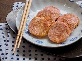 한국 스타일의 소세지구이 