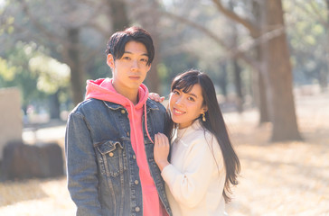 カップル　公園イメージ