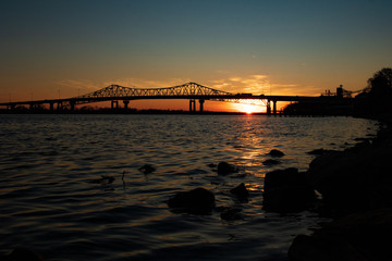 Naklejka na ściany i meble Sunrise at the Tennessee River Bridge