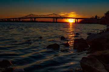 Fototapeta na wymiar Sunrise at the Tennessee River Bridge