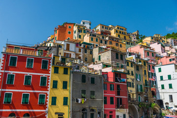 Fototapeta na wymiar Traditional colorful ancient Italian architecture houses in Riomaggiore village, Cinque Terre