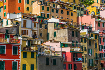 Fototapeta na wymiar Traditional colorful ancient Italian architecture houses in Riomaggiore village, Cinque Terre