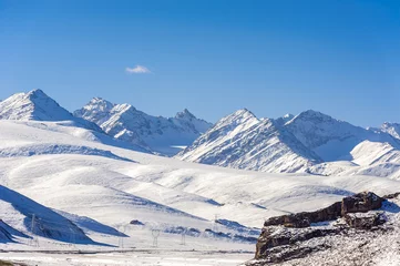 Fotobehang mountains in winter © hrui