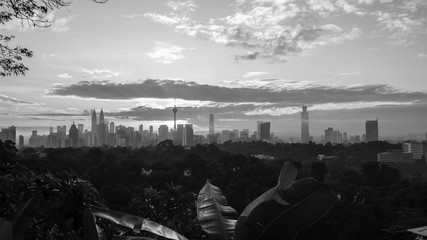 Obraz premium beautiful scenery skyline during sunrise