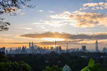 Fototapeta premium beautiful scenery skyline during sunrise
