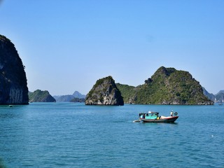 Fototapeta na wymiar Summer at Halong Bay, Vietnam