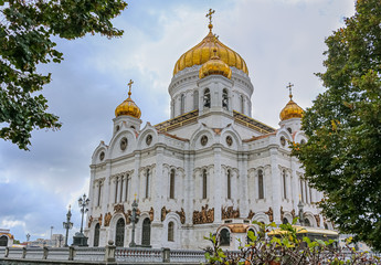 Fototapeta na wymiar Famous orthodox Cathedral Of Christ the Savior in Moscow, Russia