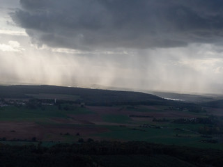 vue a&eacute;rienne de nuages de pluie dans le Vexin en France