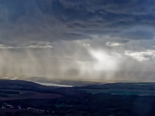 vue aérienne de nuages de pluie dans le Vexin en France