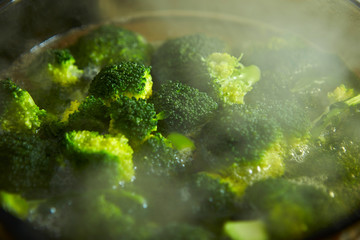 Boiling broccoli in glass cooking pot 