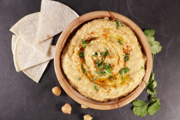 bowl of hummus withpita bread