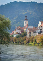 Obraz premium View of the river Mur and the town of Frohnleiten