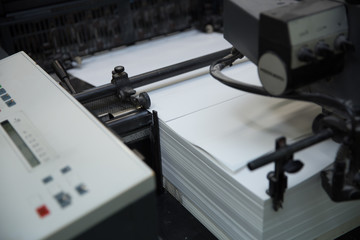 Offset printing machine and cutting machione for typography