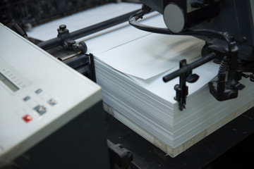 Offset printing machine and cutting machione for typography