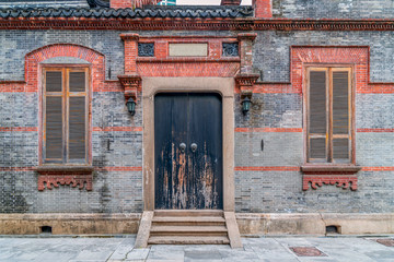 Fototapeta na wymiar Shanghai Shikumen old building doors and windows