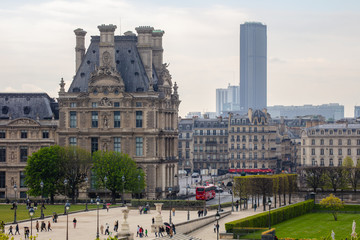 la tour montparnasse et le louvre