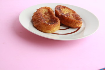 The torrijas are a typical Spanish dessert that is eaten for Easter, are made with milk and bread