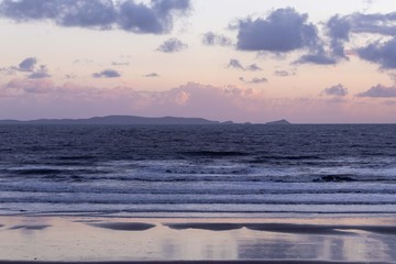 Fototapeta na wymiar Sunrise in a gorgeous beach in Queensland. Blue and purple sky,