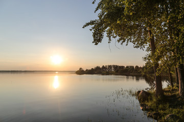Obraz premium sunset over the lake